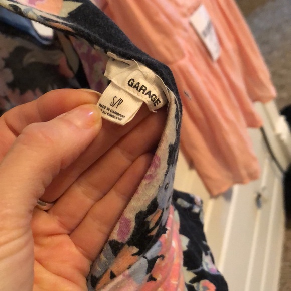 Cute floral crop top - Picture 3 of 3